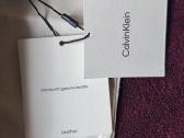 Vyriska rankine per peti Calvin Klein. - nuotraukos Nr. 5