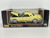 Ford Thunderbird 2002 geltona 1:18 Maisto - nuotraukos Nr. 2