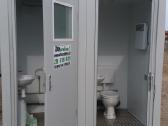 Dvigubas sanitarinis konteineris WC, tualetas