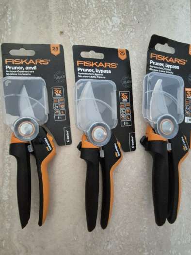 Parduodu naujus Fiskars P941 ir p 961ir sekatorius - Skelbiu.lt