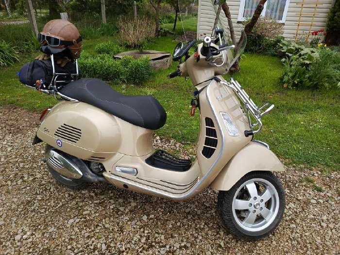 Piaggio Vespa 300cc, мотороллеры / мопеды