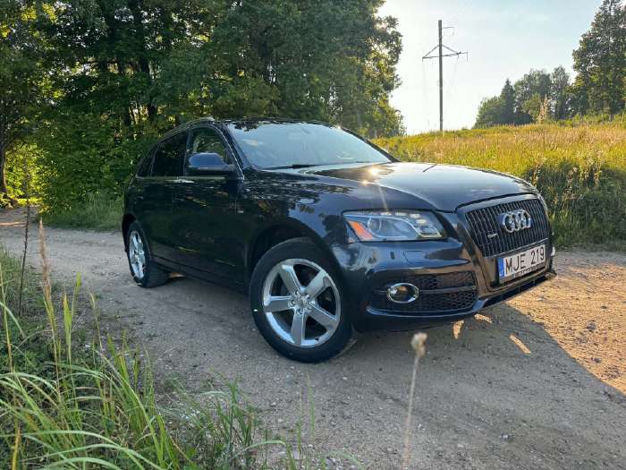 Audi Q5, 3.2 l., off-road / crossover