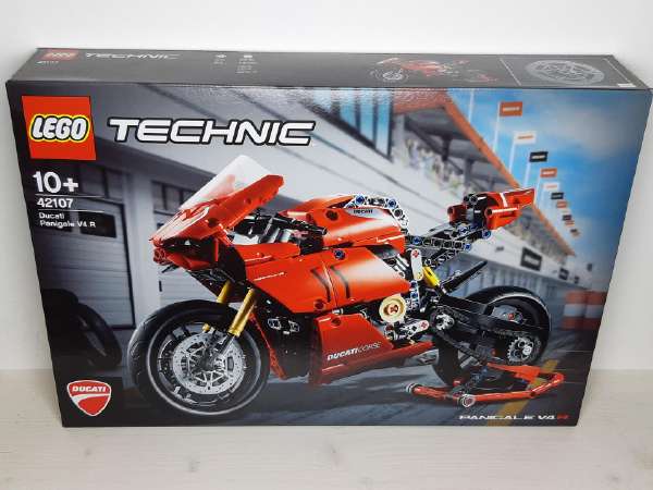 A massive 25% off LEGO Technic 42107 Ducati Panigale V4 R