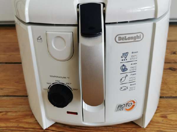 Delonghi 1.2L Deep Fryer 1800W f28533. BK