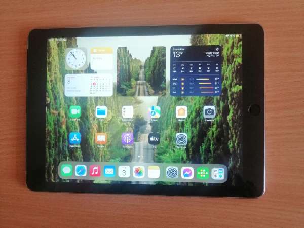 iPad本体 iPad Air 2 Wi-Fi + Cellular Amazon.com : Apple iPad Air 2 WiFi Cellular (32GB, Silver