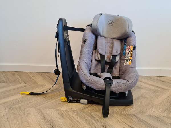 Maxi cosi axissfix outlet kaina