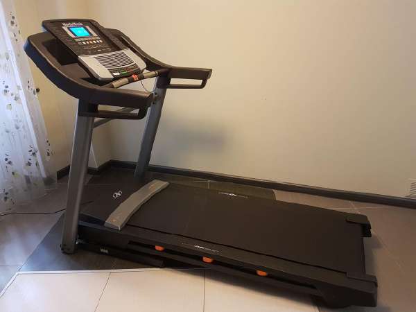 Nordictrack c300 online treadmill