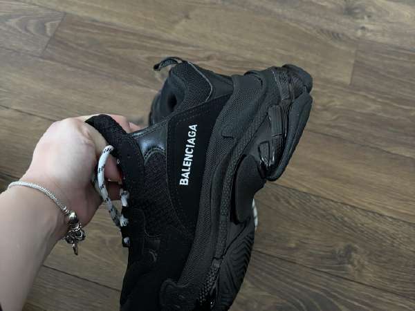 Balenciaga triple top s kaina