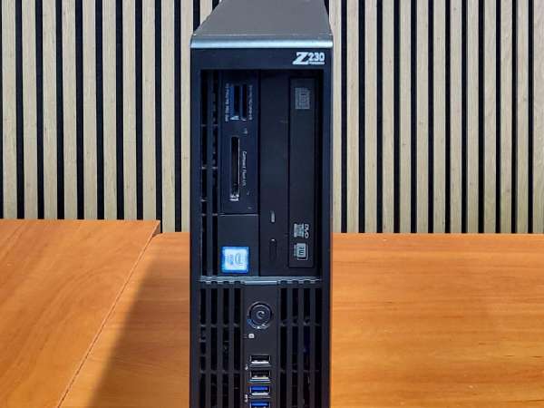 HP Z230 SFF Workstation Xeon E3-1226 v3 3.3GHz 8GB DVD