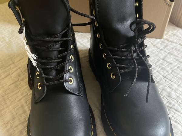 Parduodu 2025 dr martens