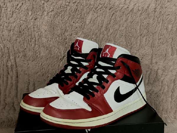 Air Jordan retailer 1 Mid