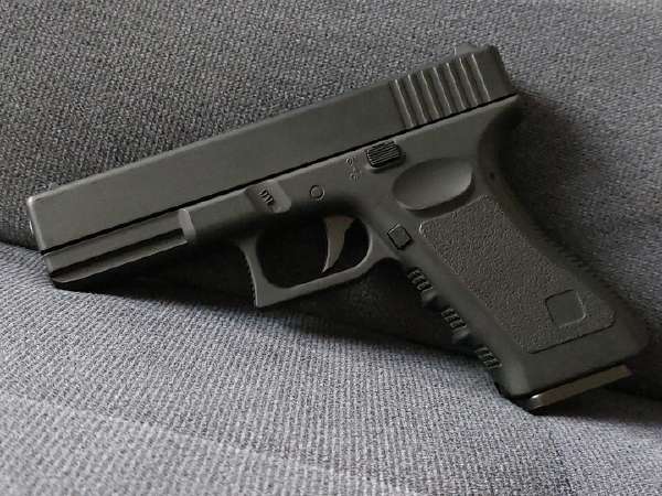 KHC GLOCK 17 MODEL AIR SOFT GUN 3点SET Umarex GLOCK 17 Gen3