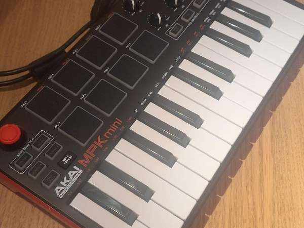 AKAI PROFESSIONAL MPK mini MKⅢ MPK Mini mk3 MIDI Controller | Akai Pro