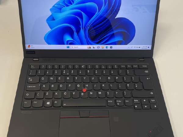 Thinkpad X1 carbon gen8 i5 16GB 256GB ① Thinkpad X1 Carbon Gen 8th 14.0 inch Full HD IPS