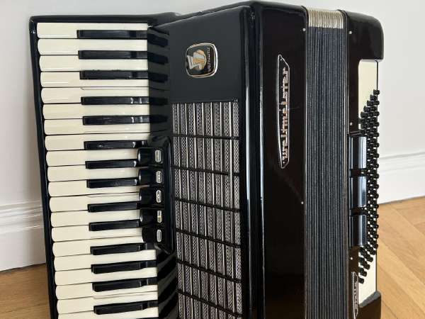 Dumpliniai muzikos instrumentai (8 psl.) - Skelbiu.lt