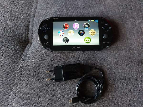 Amazon.com: PlayStation Vita Wi-Fi Model Black(PCH-2000ZA11