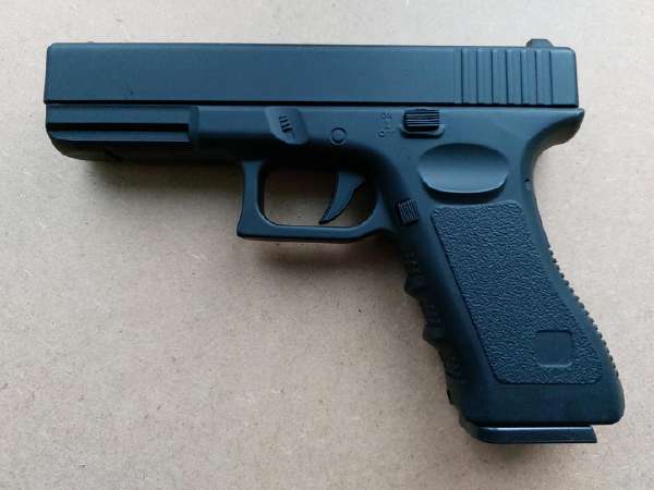 KHC GLOCK 17 MODEL AIR SOFT GUN 3点SET KHC GLOCK 17 MODEL AIR SOFT GUN 3点SET 71w1KqrRAtL._UF1000