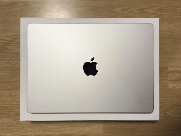 美品MacBook Pro14inch M1 Pro 2021 MKGP3J/A macbook_pro_14-in_silver_1.jpg