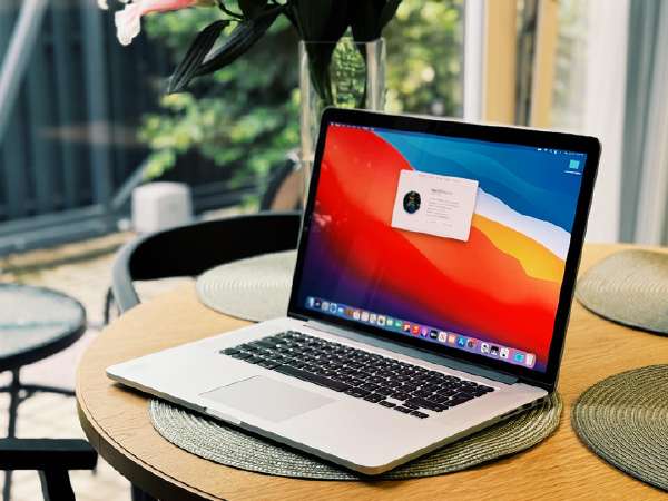 MacBook本体 MacBook Pro Retina 15inch Mid 2015 macbookpro-15-yosemite.png