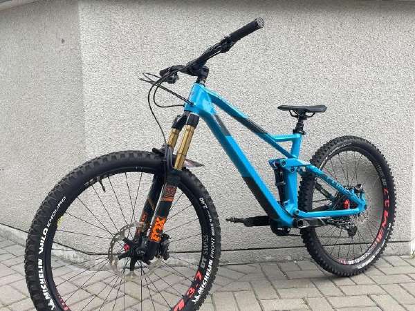 美品　FOX FLOAT X FOX FLOAT X Rear Shock - Factory | Air | EVOL LV | Metric