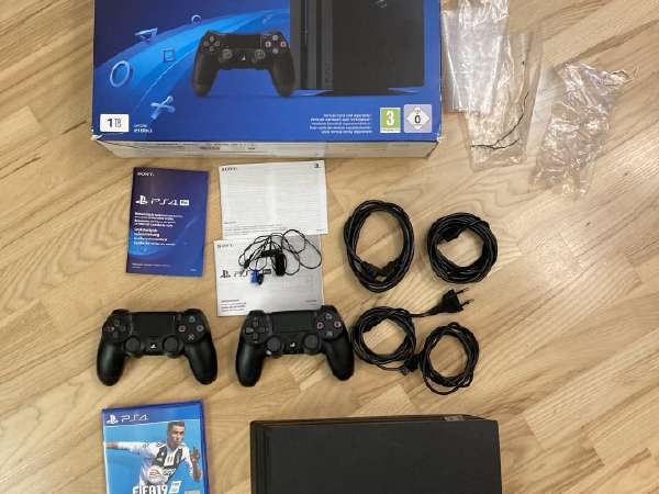 Nintendo Switch PlayStation 4 Pro 1TB Sony PlayStation 4 Pro 1TB Black (CUH7200BB01) Japan ver