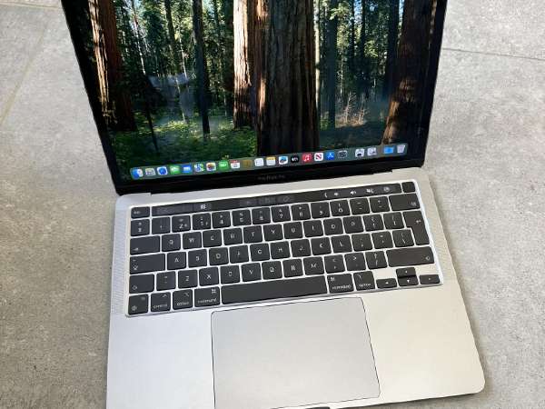 MacBook Pro 13インチ　2020 256GB Amazon.co.jp: 【整備済み品】 Apple MacBook Pro M1 2020(13