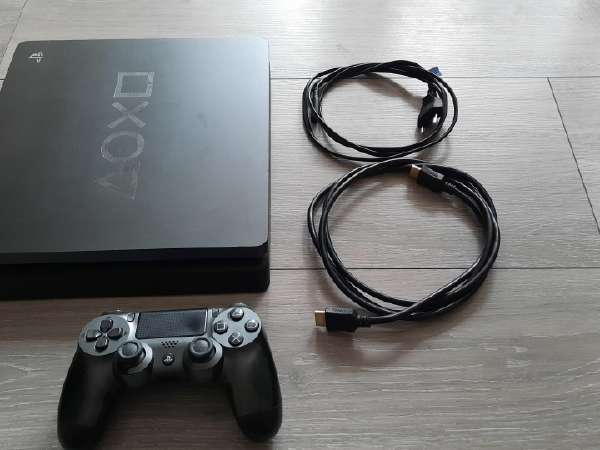 PlayStation4 - ★PS4本体 Slim 1TBモデル CUH-2000BB01★ Amazon.co.jp: PlayStation 4 ジェット・ブラック 1TB (CUH