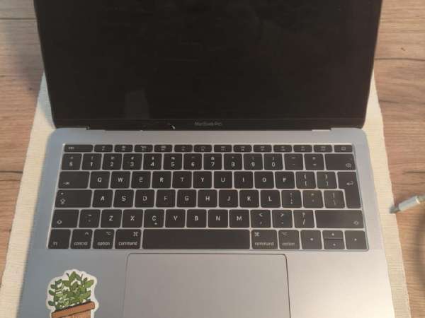 ［美品］Apple MacBook Pro 13inch 2017/363 Amazon.com: Apple MacBook Pro 13-inch 2.3GHz Core i5, 256GB