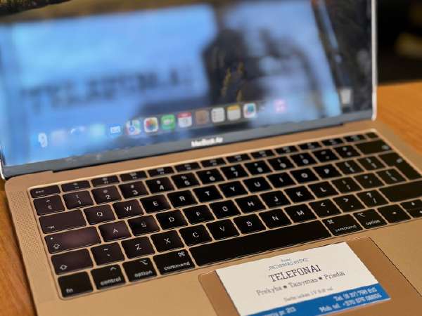 Apple MacBook Air ゴールド　8GB Renewed MacBook Air Gold 13.3-inch Retina Display Core i5