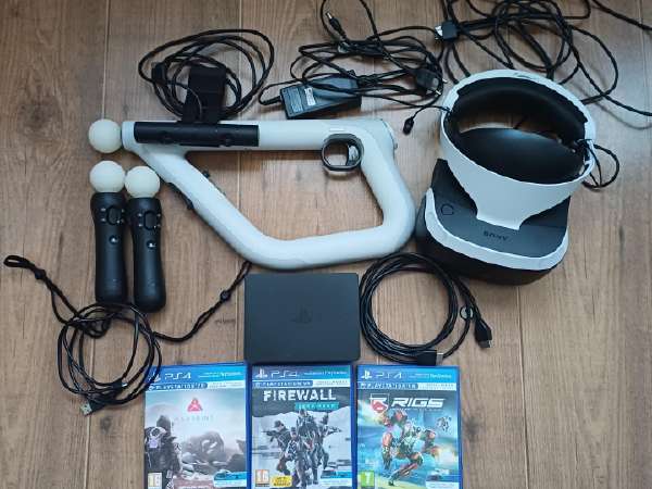 PS　VR PlayStation VR | Live the game with the PS VR headset