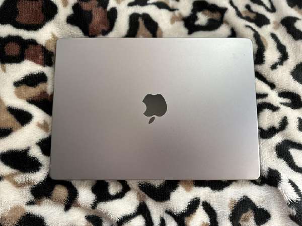 美品MacBook Pro14inch M1 Pro 2021 MKGP3J/A macbook_pro_14-in_silver_1.jpg