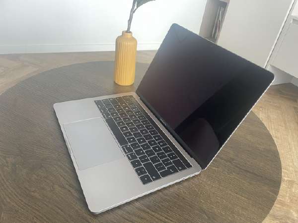 MacBook本体 MacBook Pro (13inch,2019,2 Thunderbolts) 2016-apple-macbook-pro-13-