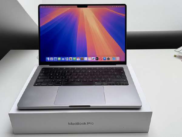 Apple MacBook Pro M1 Pro 16GB シルバー MacBook 中古 販売】MacBook Pro M1 Pro / 14インチ / 2021