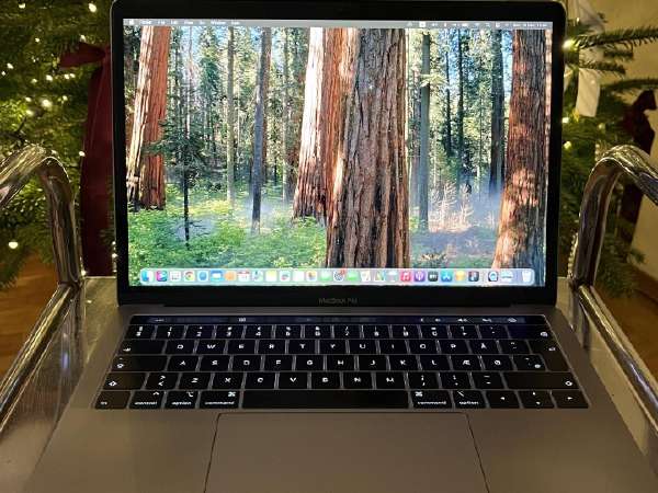 MacBook pro 2017 13.3インチ　SSD1T Amazon.com: Apple 2017 MacBook Pro with 2.3GHz Intel Core i5, 13