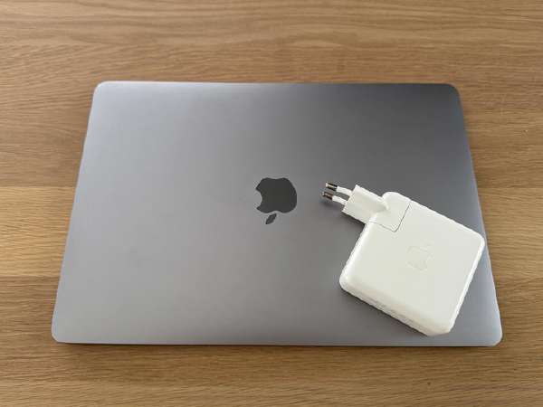 MacBook Pro 13インチ 2017 Core i5 8GB 256GB Apple MacBook Pro 13.3インチ Retinaディスプレイ Mid 2017・第7世代
