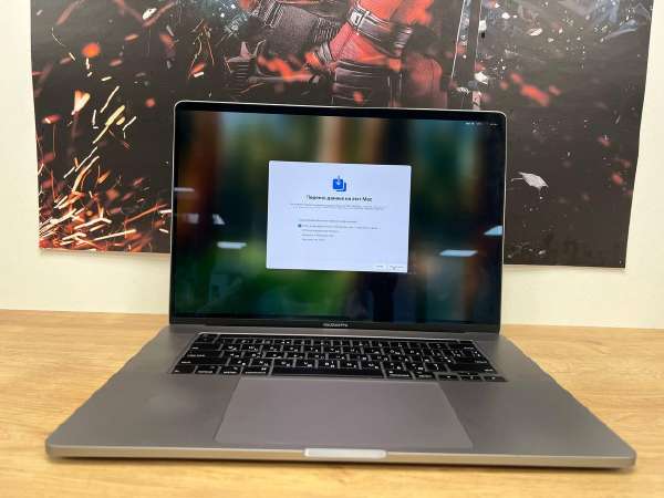 2025年OS] MacBook Pro ／4K／SSD512GB／Office Amazon.com: Apple 2025 MacBook Pro Laptop with Apple M5 chip with
