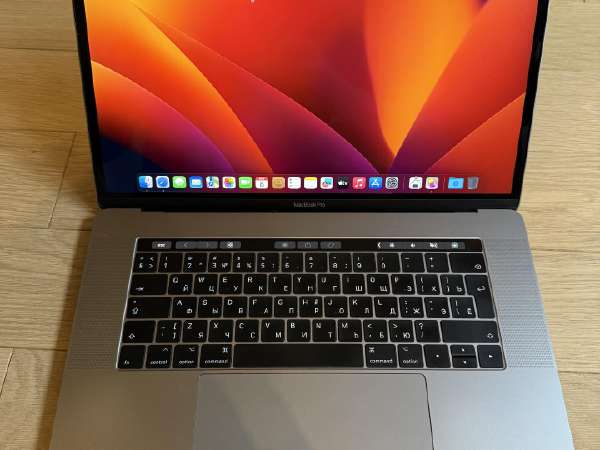 MacBook Pro 15インチ Apple MacBook Pro 15-inch 2.6ghz Six-Core i7 (Retina, 2018
