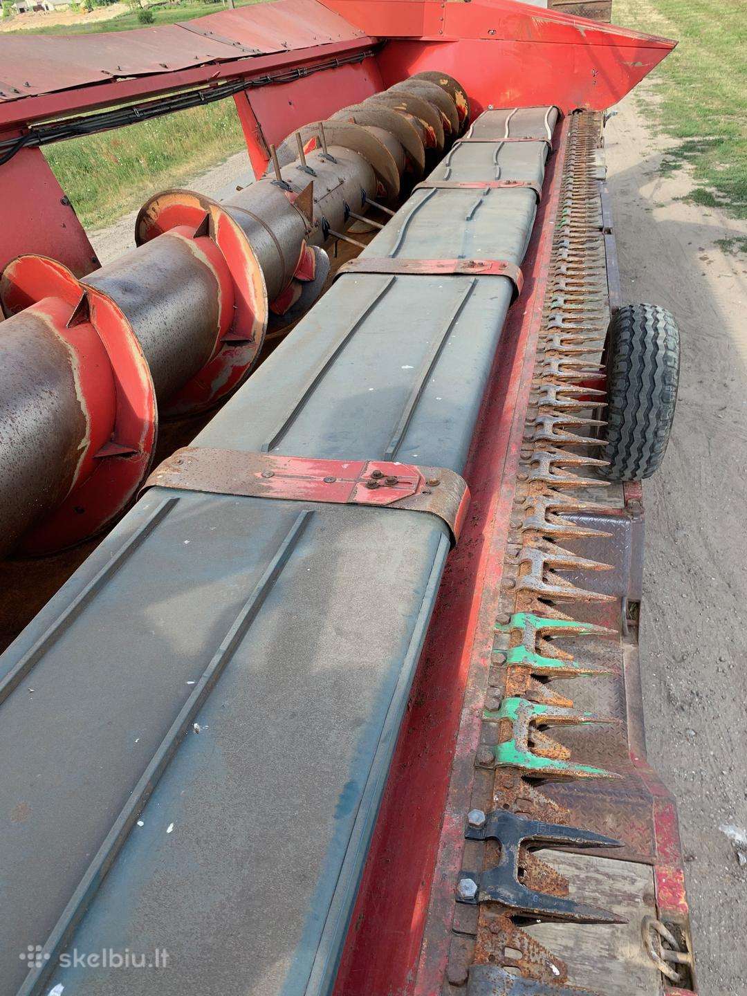 Kombainas Massey Ferguson 42 ardomas dalimis