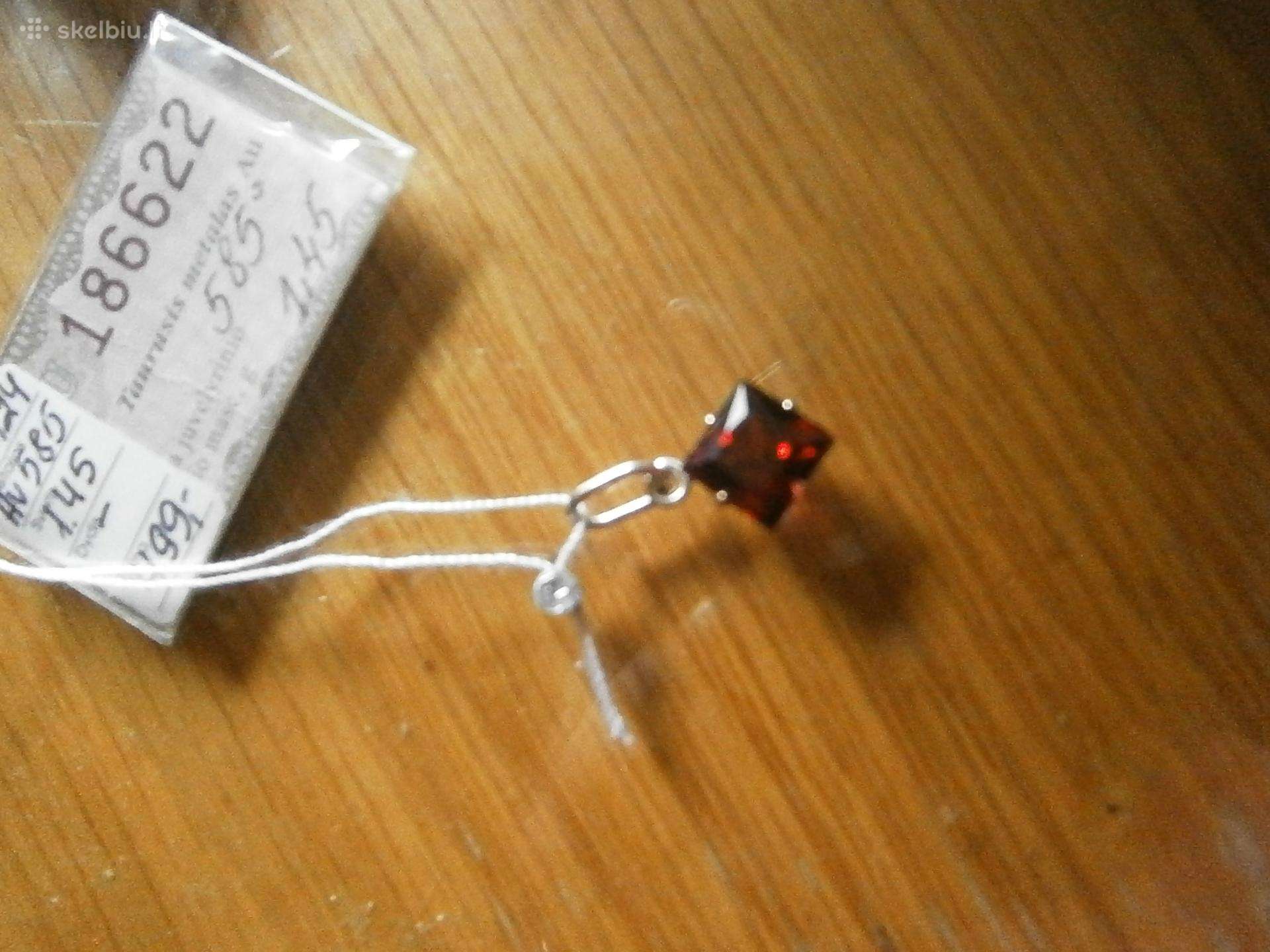 Auksinis pakabukas 585 su granatu 3,8 ct, 1,45g