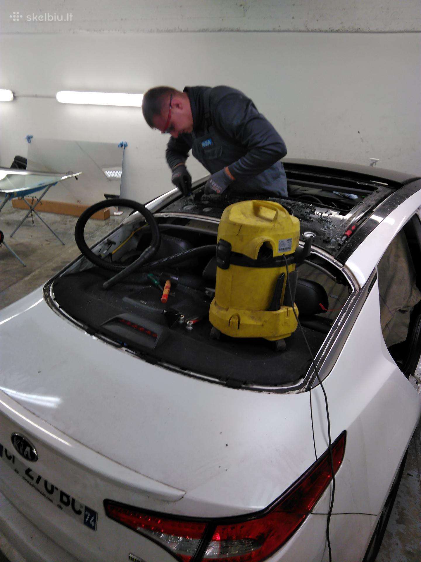 Automobilių stiklų keitimas prie Akropolio