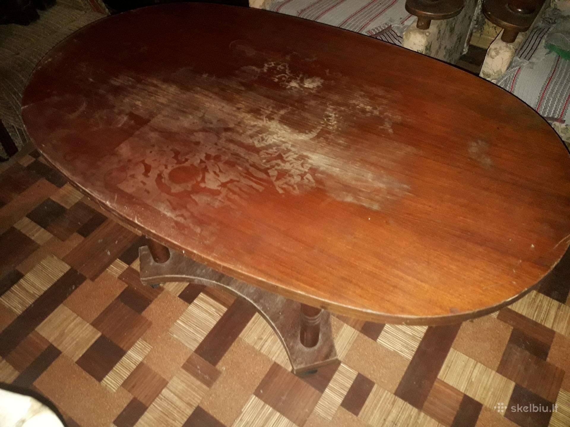 Stalas su ratukais