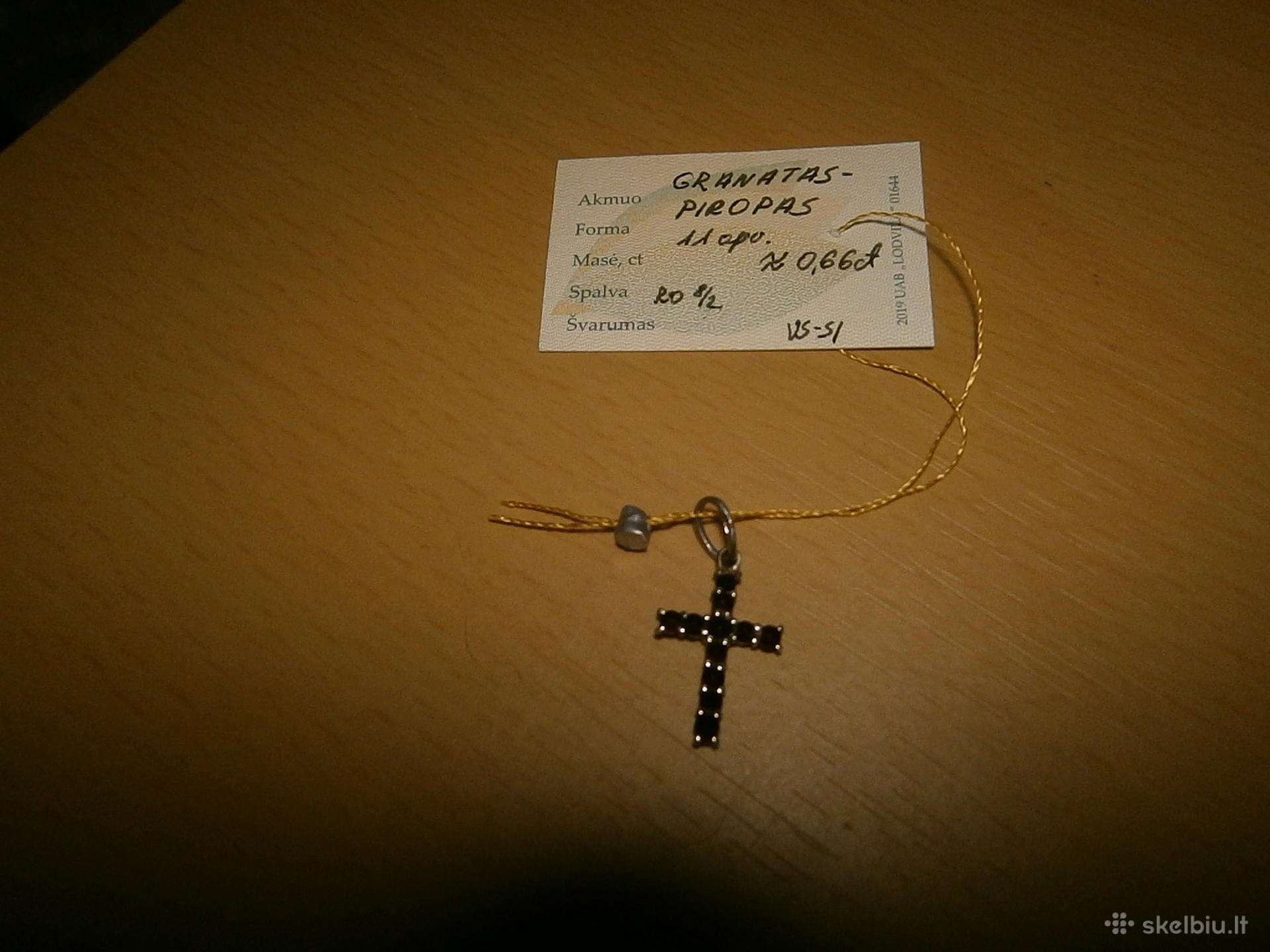 Sidabrinis pakabukas su granatu 0,69g, 0,66ct
