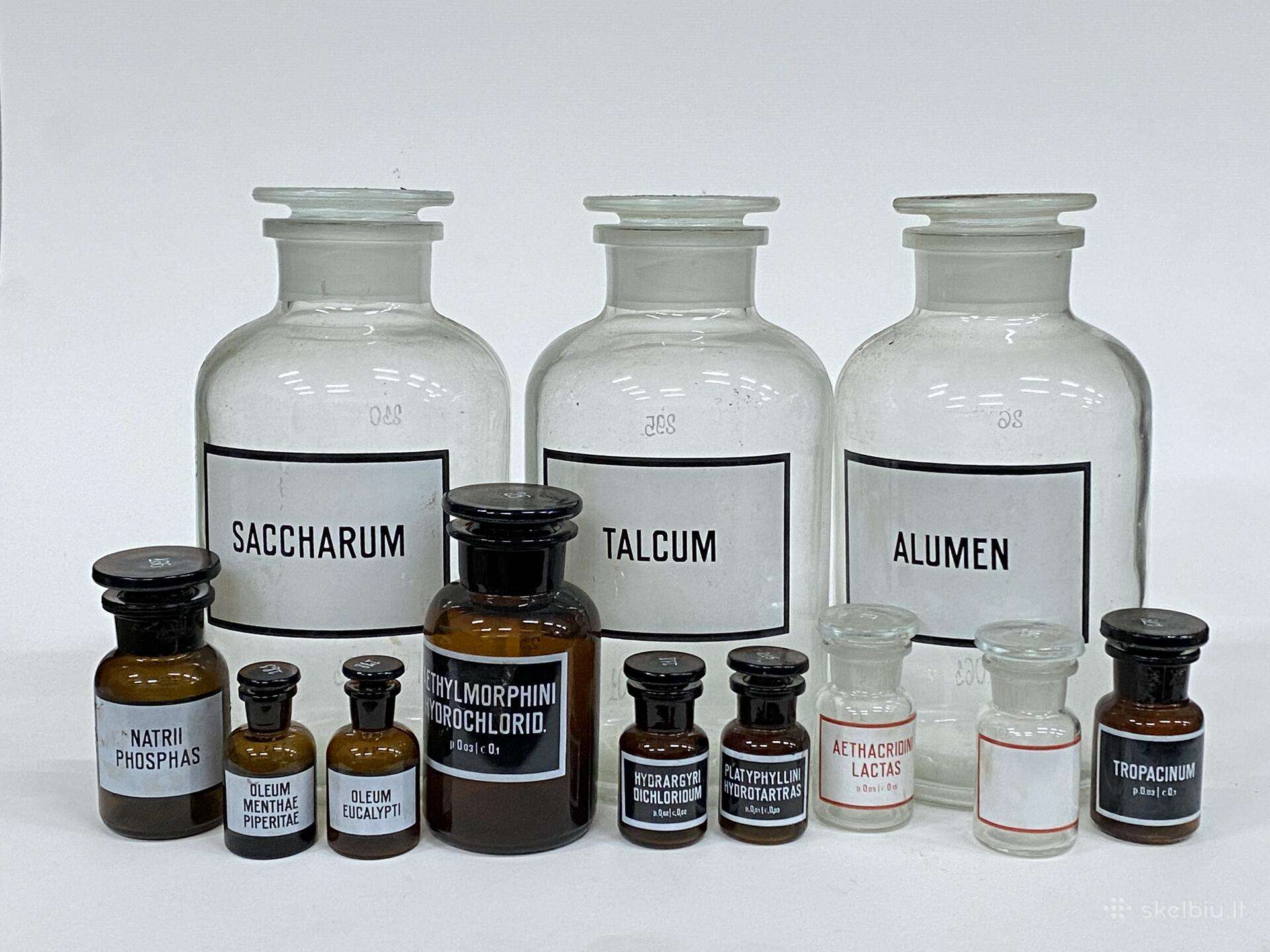 Medicininiai vaistininko stikliniai indai