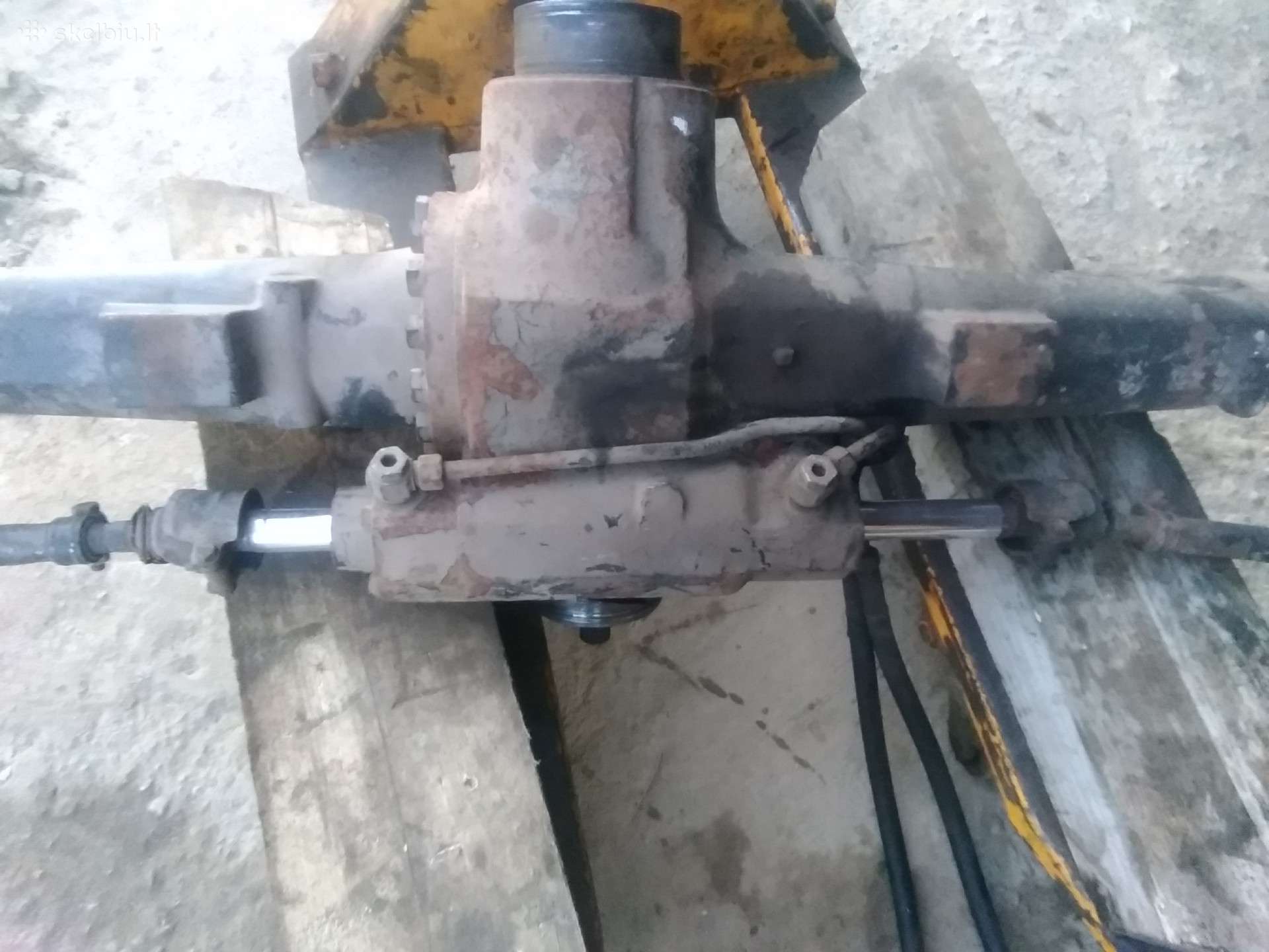 Case 844 priekinis tiltas