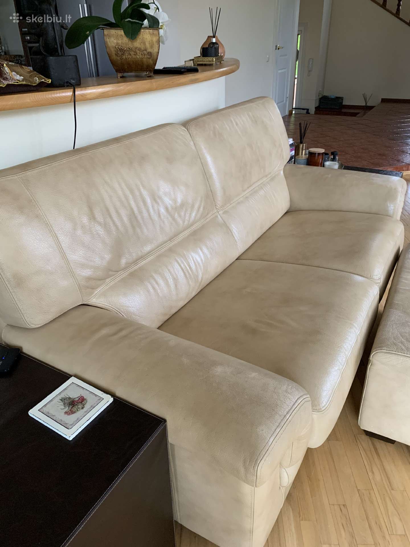 Triviete ir dviviete sofa ir pufas
