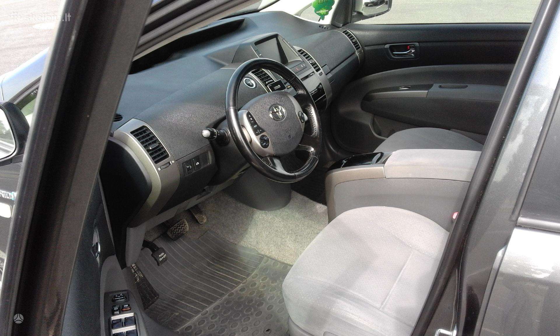 Toyota Prius, Хэтчбек