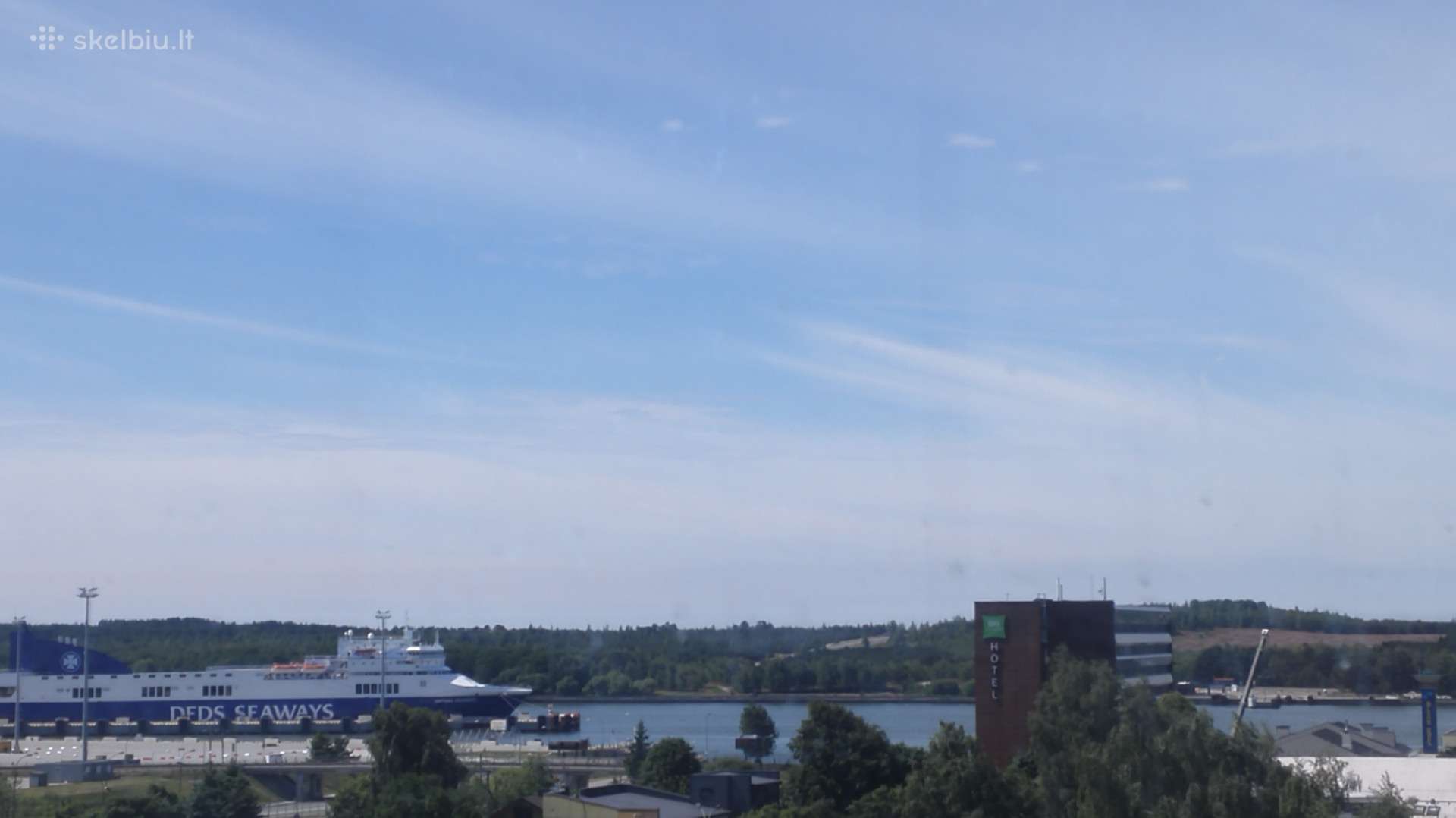 Erdvus 2 kambarių butas su parkingu. Nuo Liepos 19