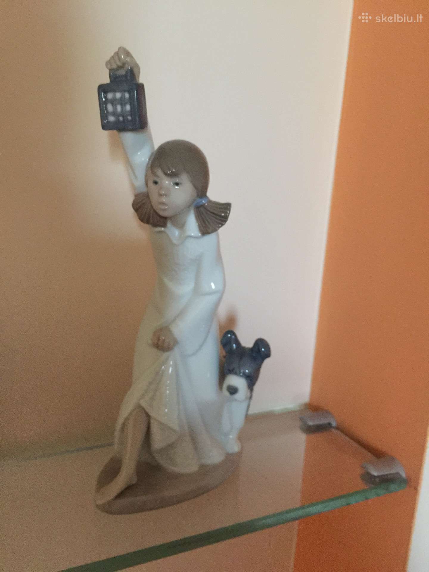 Porcelianinė skulptūrėlė