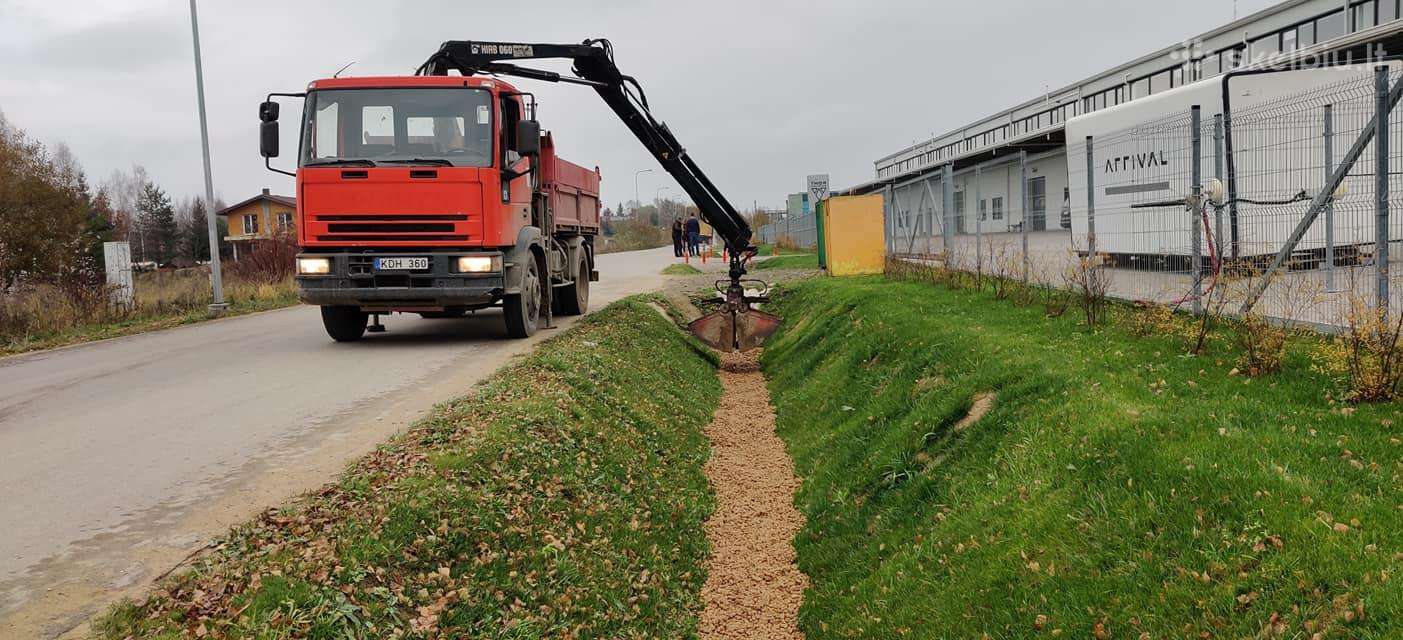 Fiskaras grunto isvezimas su pasikrovimu