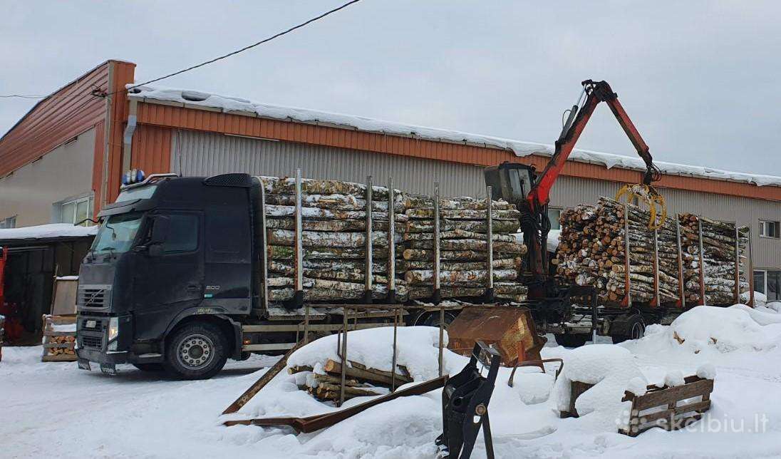 Perkame malkas rąsteliais,kitą medieną